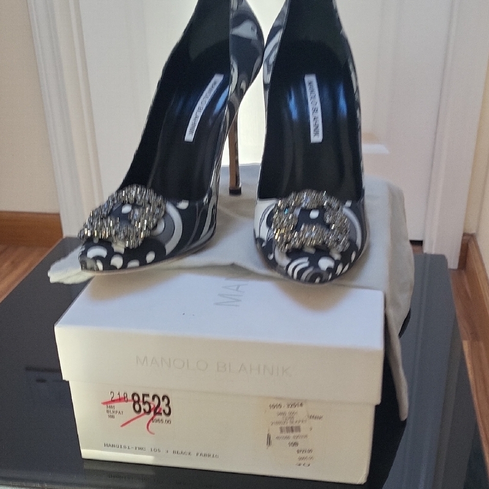 Manolo Blahnik Black and White Swirl Crystal-Buckle Pumps At Original Box - Picture 8 of 9